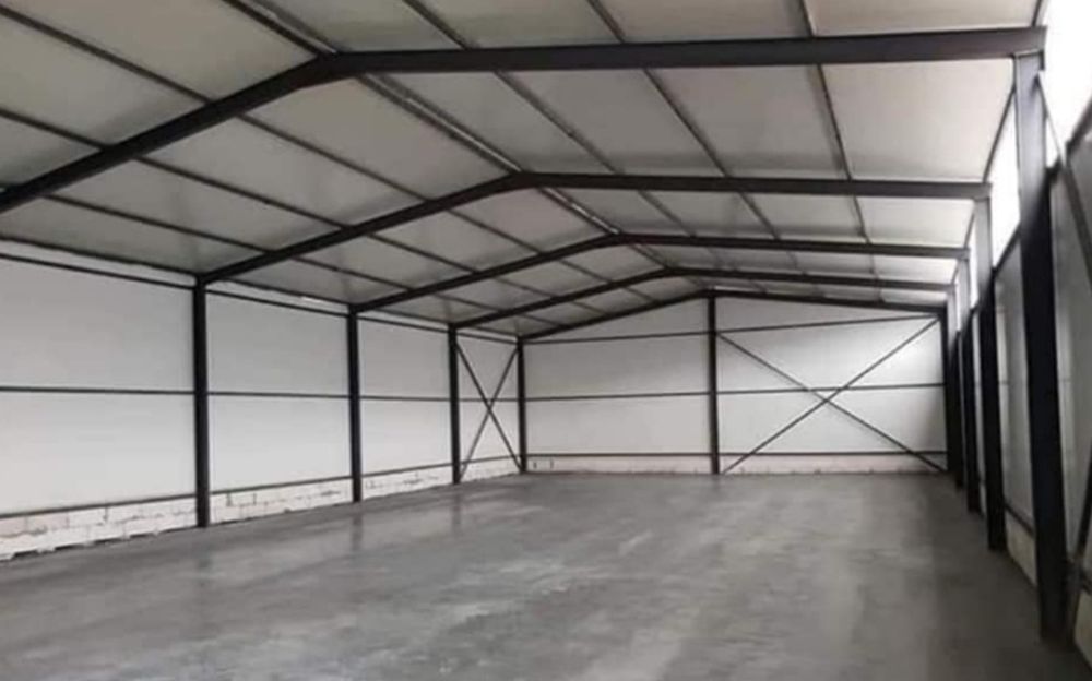 Vând structura metalică de 12 m x20 m x4 m cu montaj preț 5500€ vând structura metalică de 10 m x15 m x4 m preț 3700€ cu montaj vând structura metalic