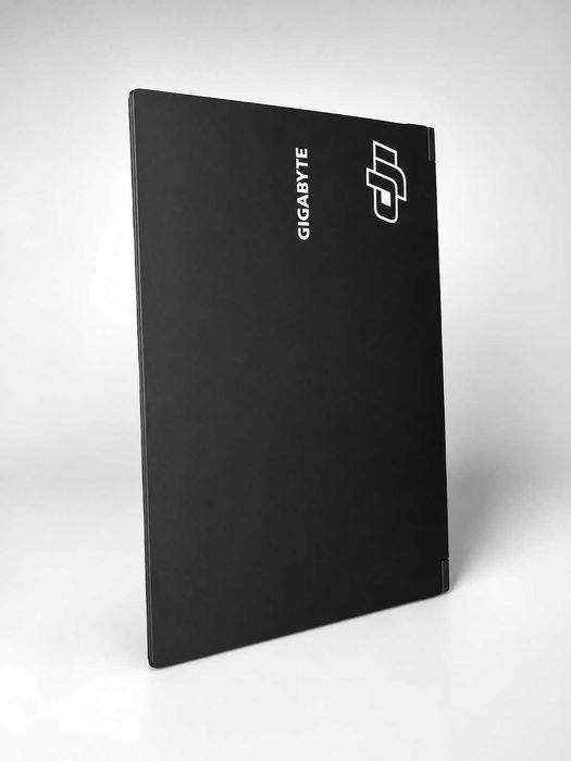 Геймърски Лаптоп | Gigabyte G5 MF Gaming Laptop | i5-12500H | RTX 4050 6GB | 32GB RAM | 2.3TB SSD | 144Hz