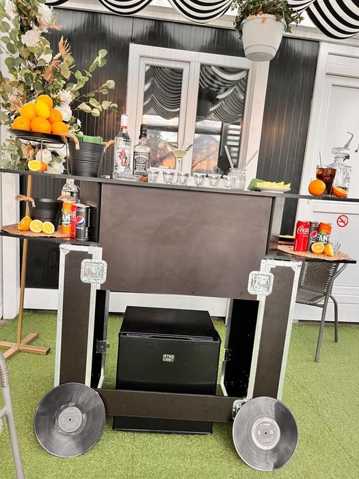 Bar mobil de cocktail si tort de shot uri