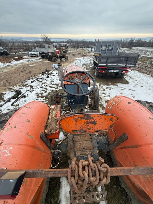 Vand sau schimb Tractor fiat 411 45 cp