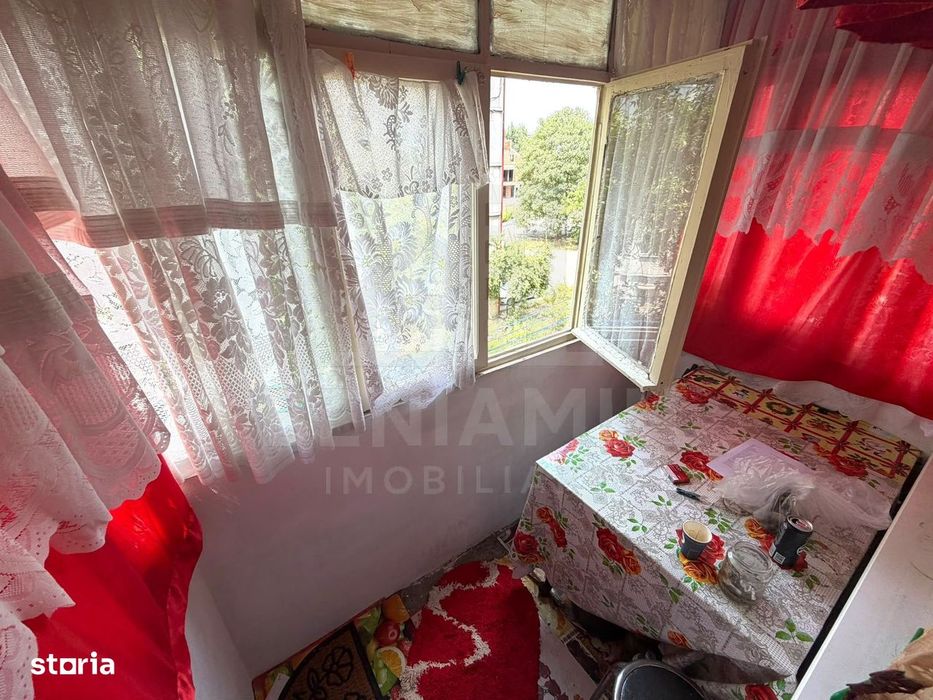 Apartament cu 3 camere - Craiovita Noua - etaj intermediar