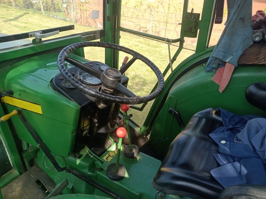 Tractoras  John Deere motor in 3 pistoane