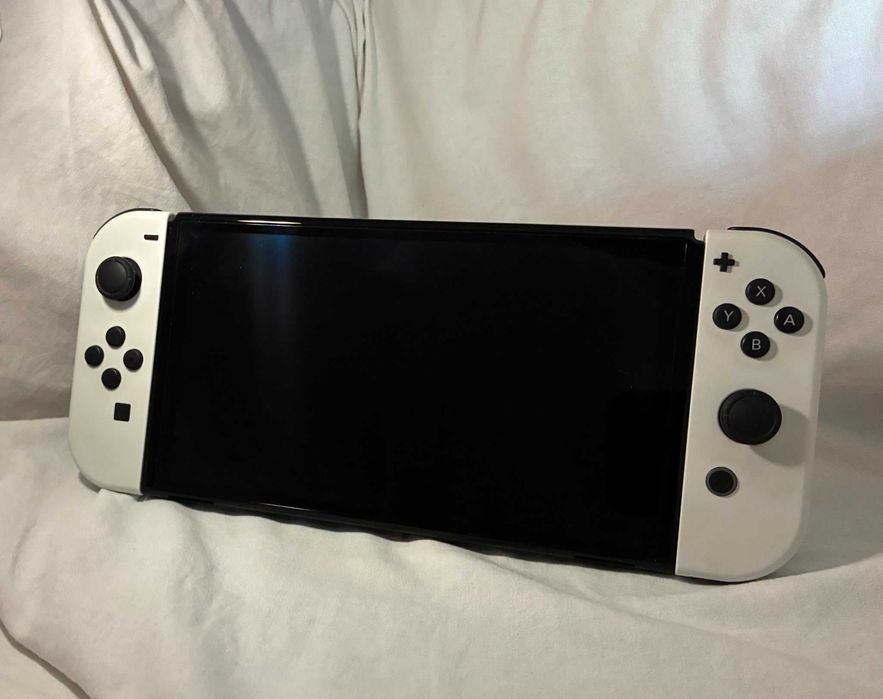 Vand Nintendo Switch Oled stare noua cu 2 jocuri