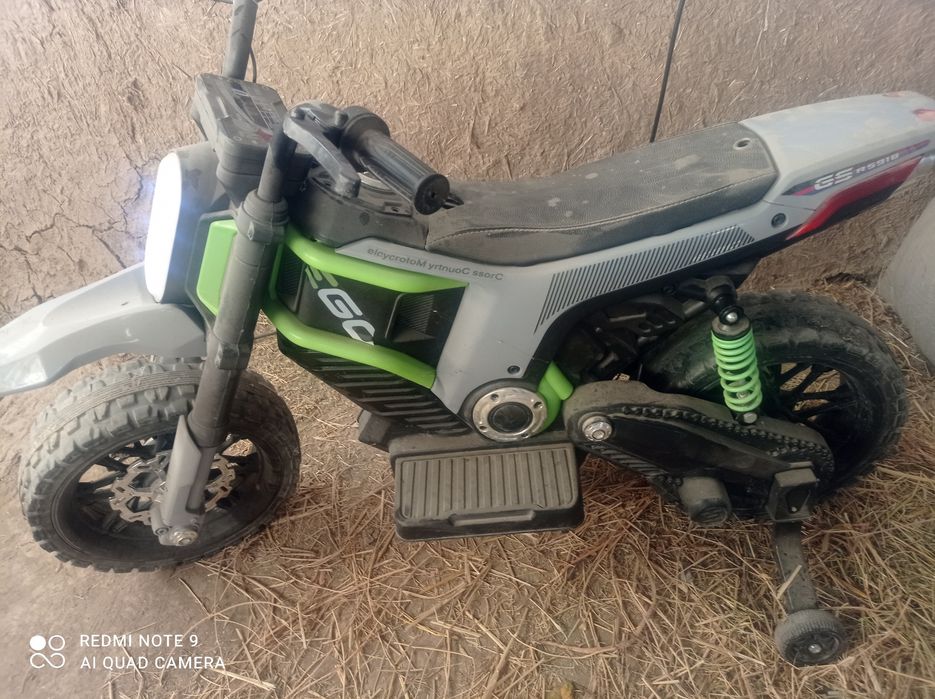 Дитиски мотосекл сотилади.