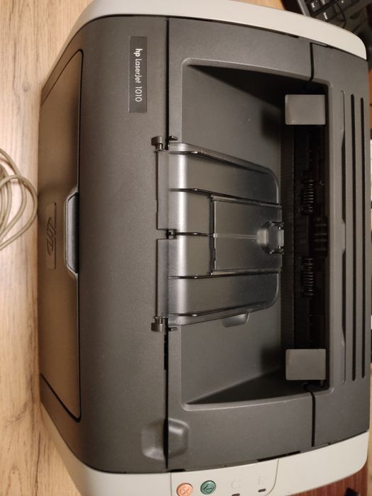 Принтер HP1010  Б/У в идеальном состоянии