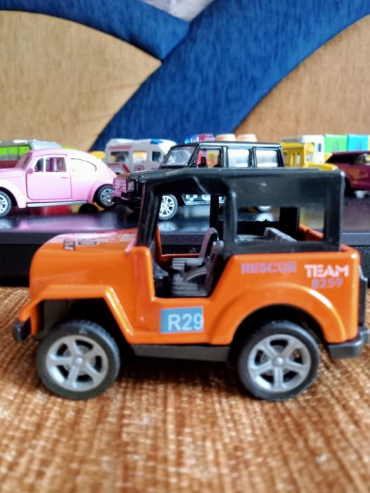 Машинка игрушечная