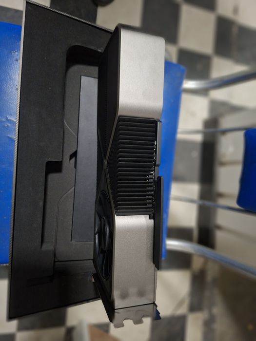 Rtx 3090 24gb sotuladi