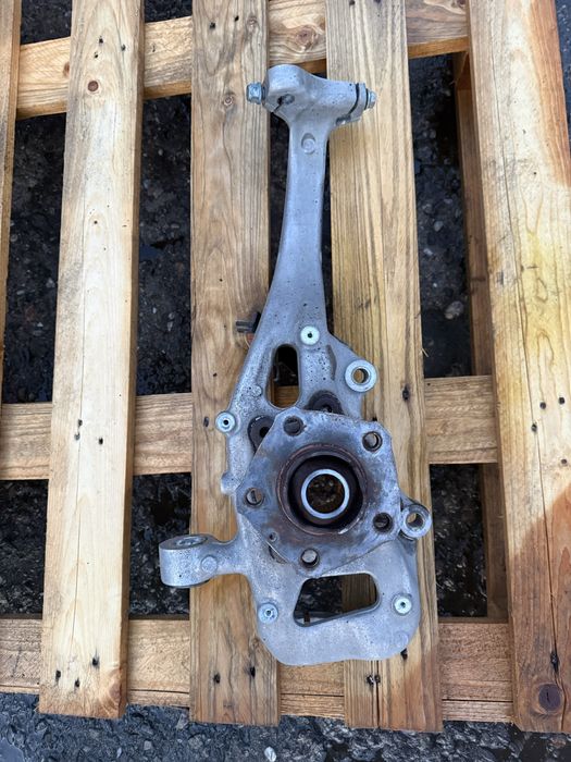 Ляв преден шенкел Audi A8 D5 4N0407241B главина