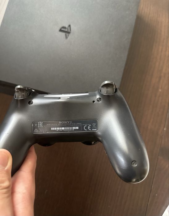 Ps4 slim 1tb отличен
