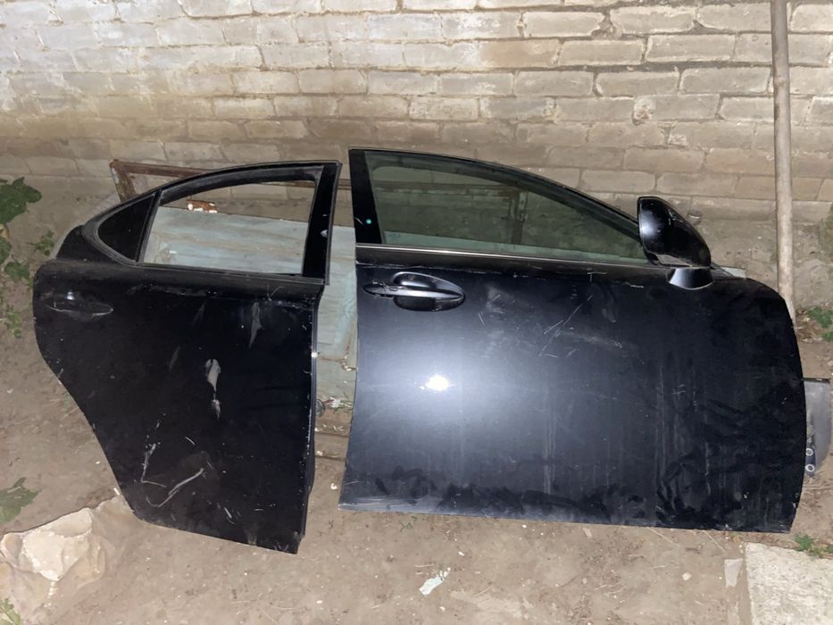 Lexus is 250 двери в сборе