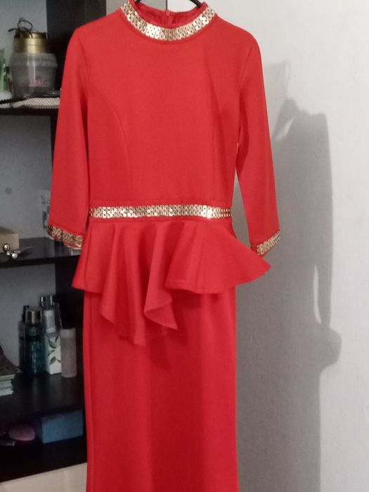 Красное платье длинное