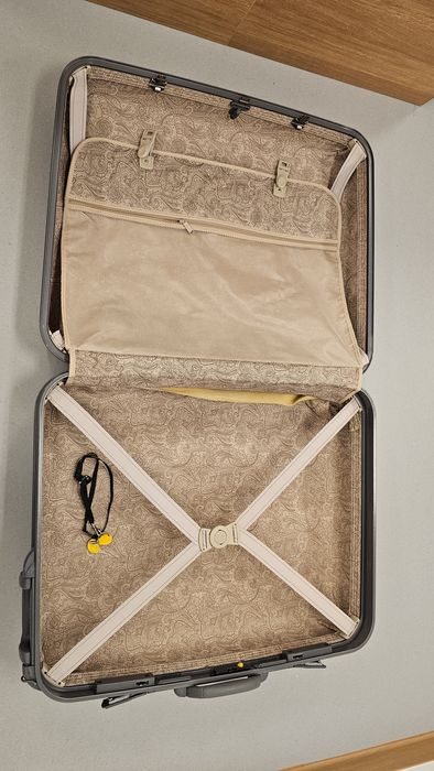 Здрав голям куфар с колелца