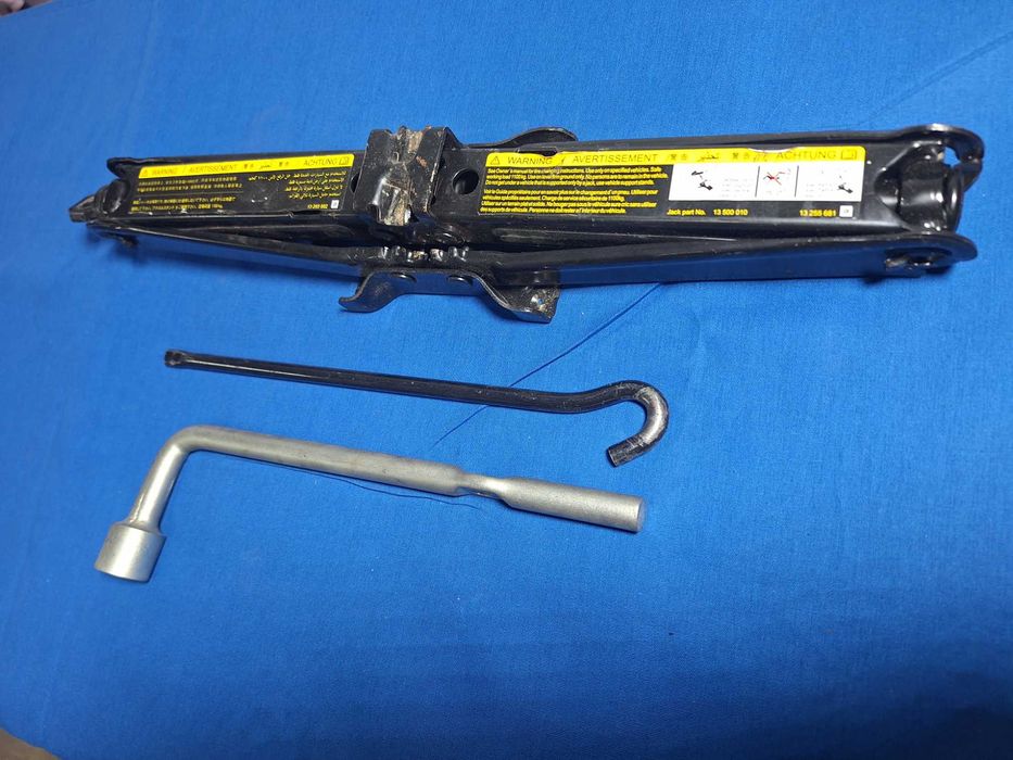 CRIC AUTO OEM Opel Signum Vectra Saab 9-3 Zafira Astra
