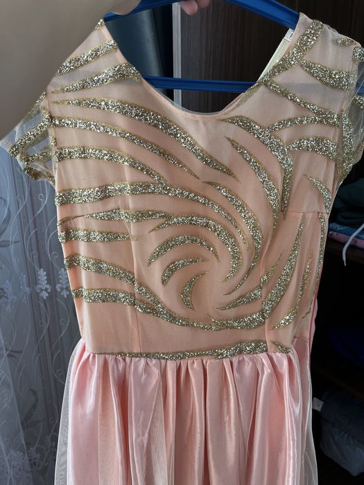 Продам красивое платье. В хорошем состояний