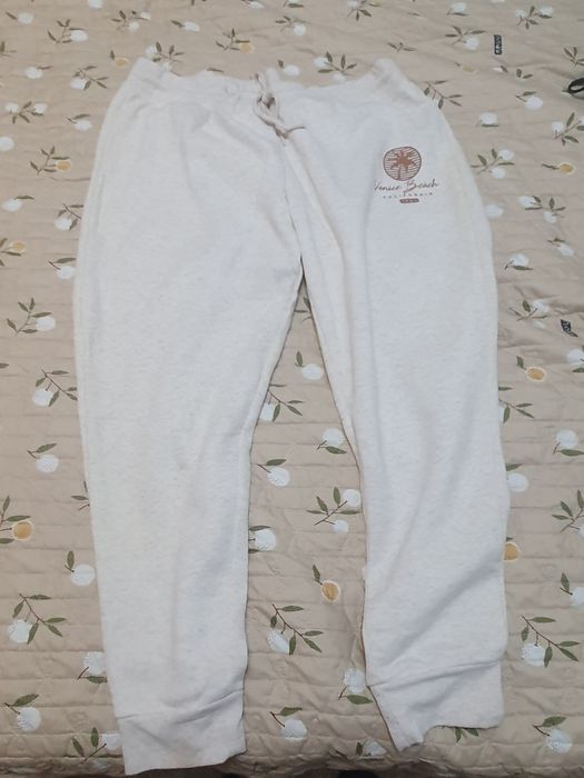 Продам новый костюм.