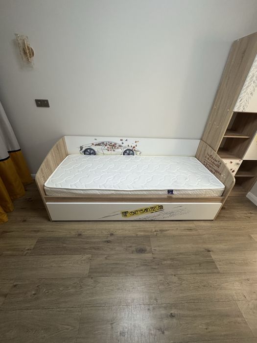 Кровать с ортопедическим матрасом и детский матрас