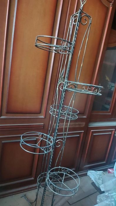 Продаеться кованные  подсьавки для цаетов
