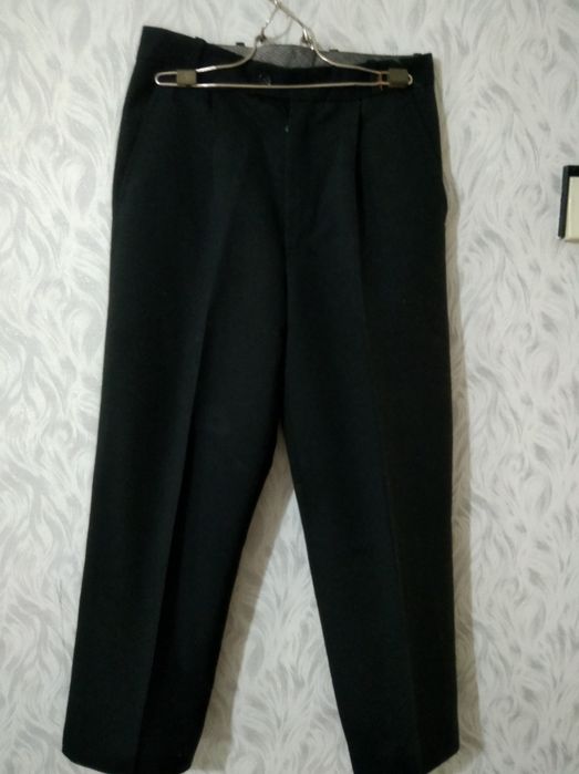 Брюки черные для мальчика. Есть варианты.