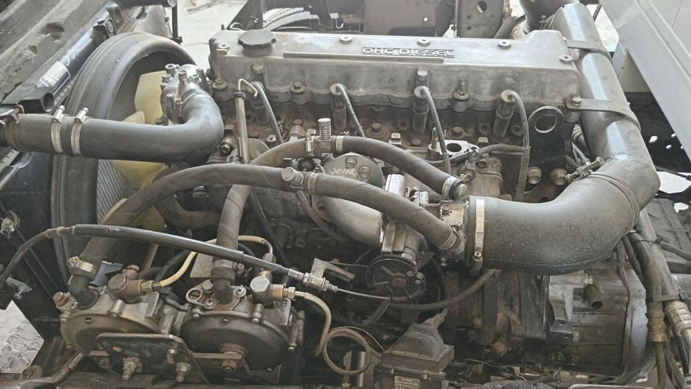 Aftobus Isuzu motor karobka