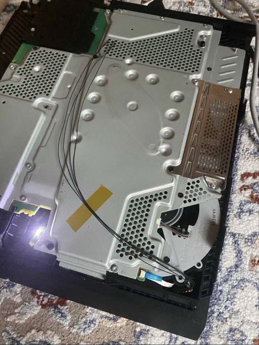 Продам playstation4 прошитую ps4