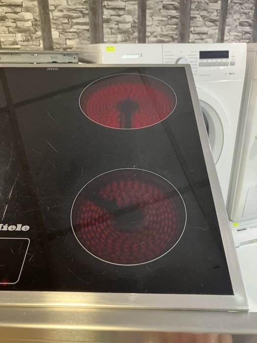 Фурна с керамичен плот MIELE