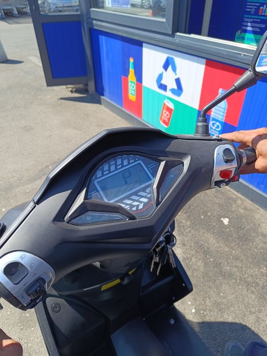 Vând,urgent, Scuter electric cu două viteze 25 și 50 la oră ,nou, nouț preț, 7000 roni