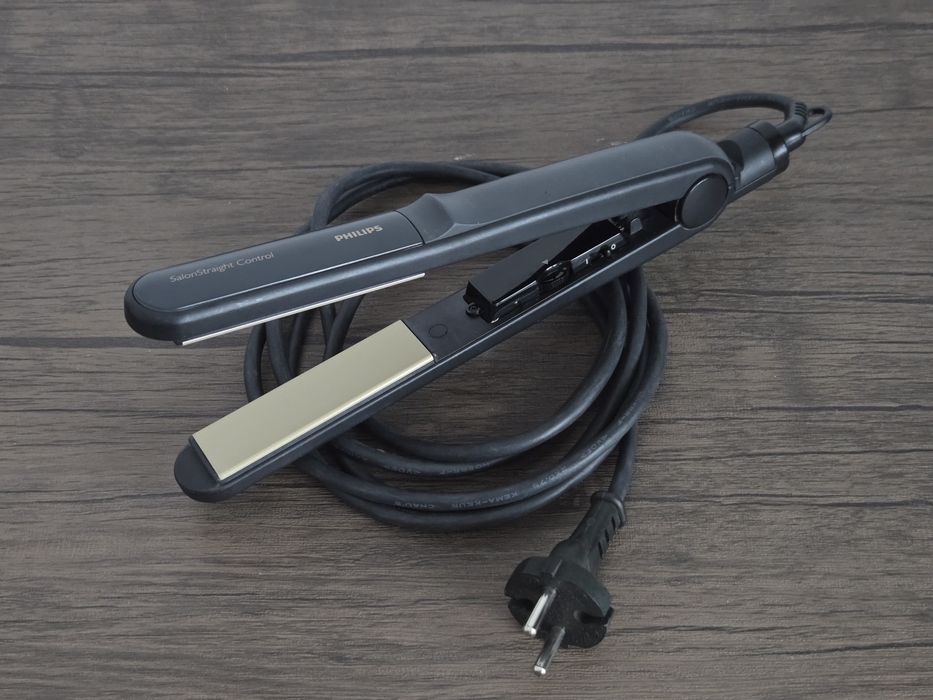 Placa de indreptat parul, Philips SalonStraight Control HP4686, Placi ceramice si control de temperatura