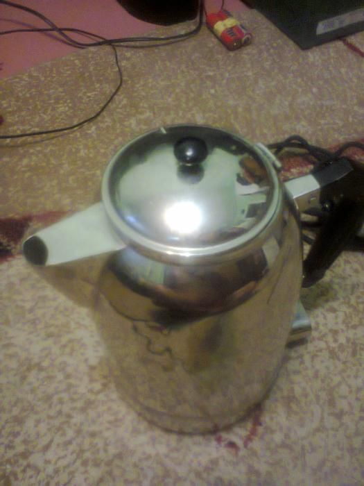 продам чайник электрически 1947 года,