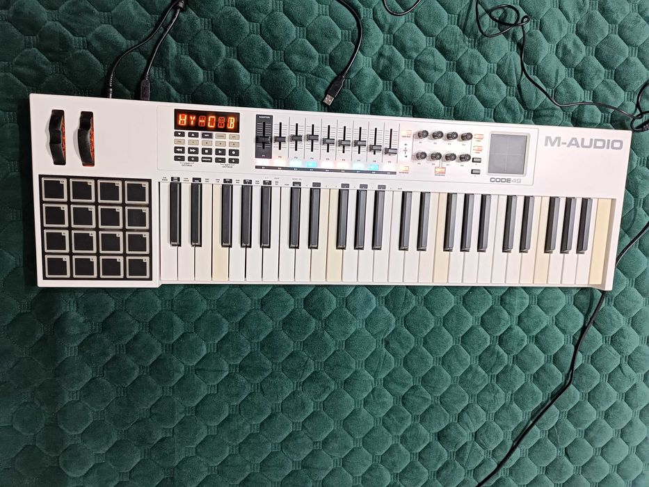 Code 49 - USB MIDI Controller With X/Y Pad синтезатор клавир