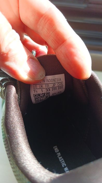 Pantofi sport Adidas, noi, camuflaj măsura 33 originali.