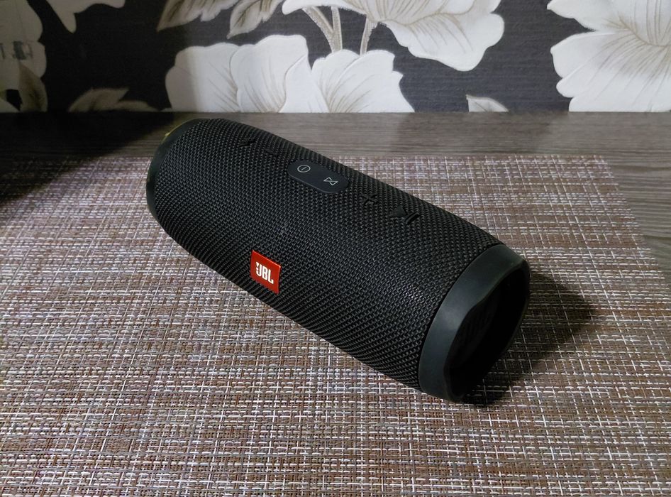 Колонка JBL , charge 3