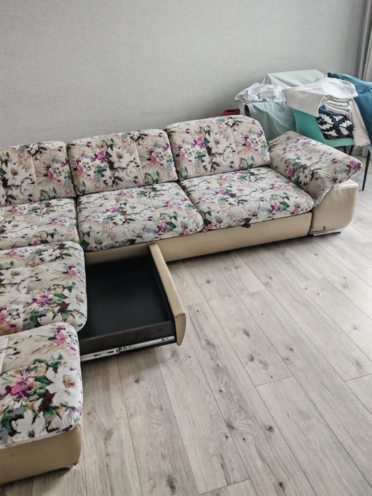 Отдам диван бесплатно  угловой диван