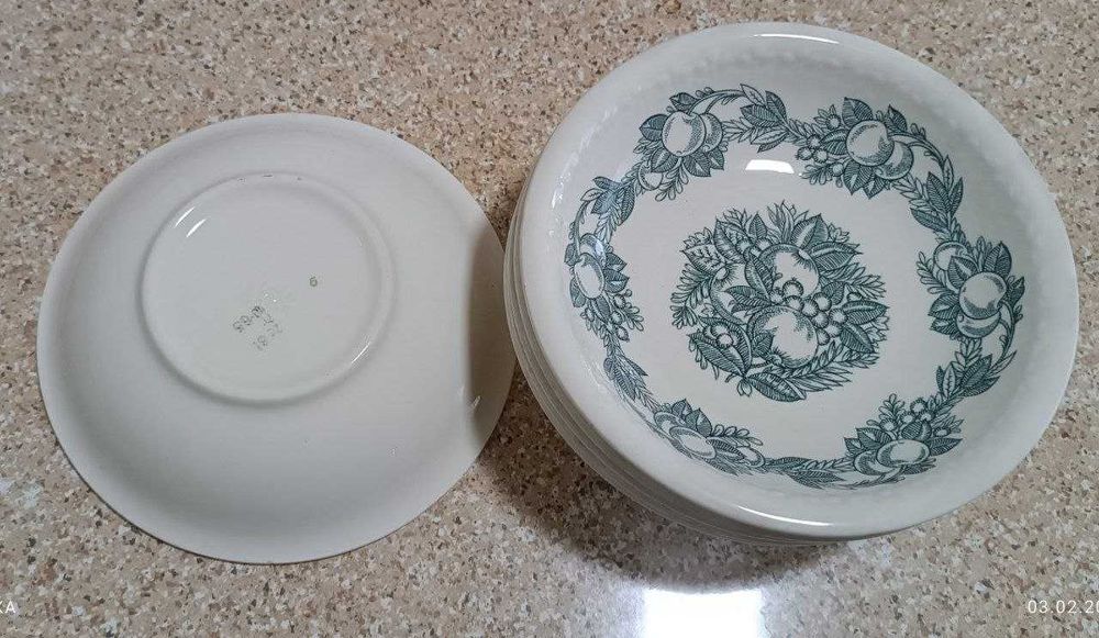 Фаянсовые тарелки Конаковского фаянсового завода «Вишня»
