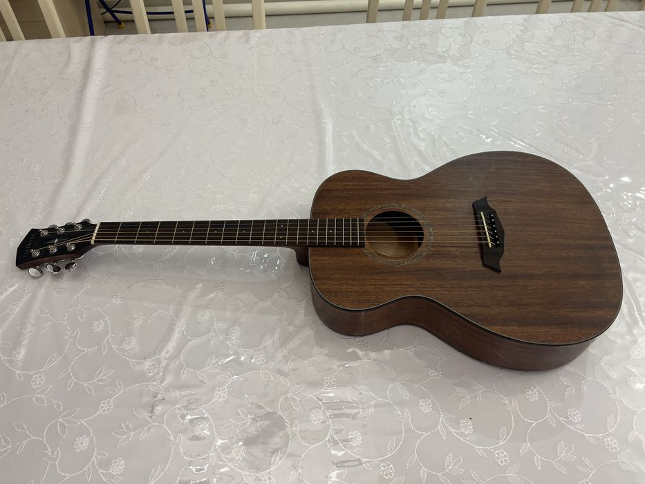 Гитара професиональная