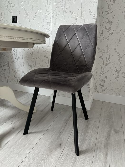 Кухонный стульчик серый велюр