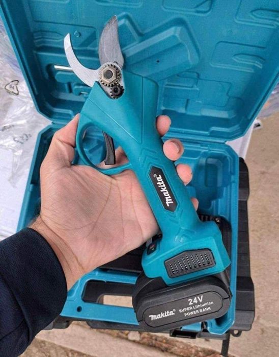 Безчеткова акумулаторна ножица Makita 18V / 24V