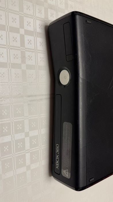 Consola Xbox 360 S defectă+Maneta  Citiți descrierea  !!!