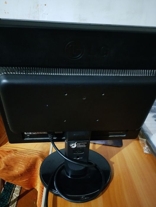 Монитор LG (vga разъем)