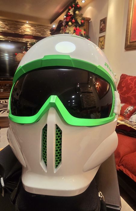 Уникална нова ски каска Ruroc