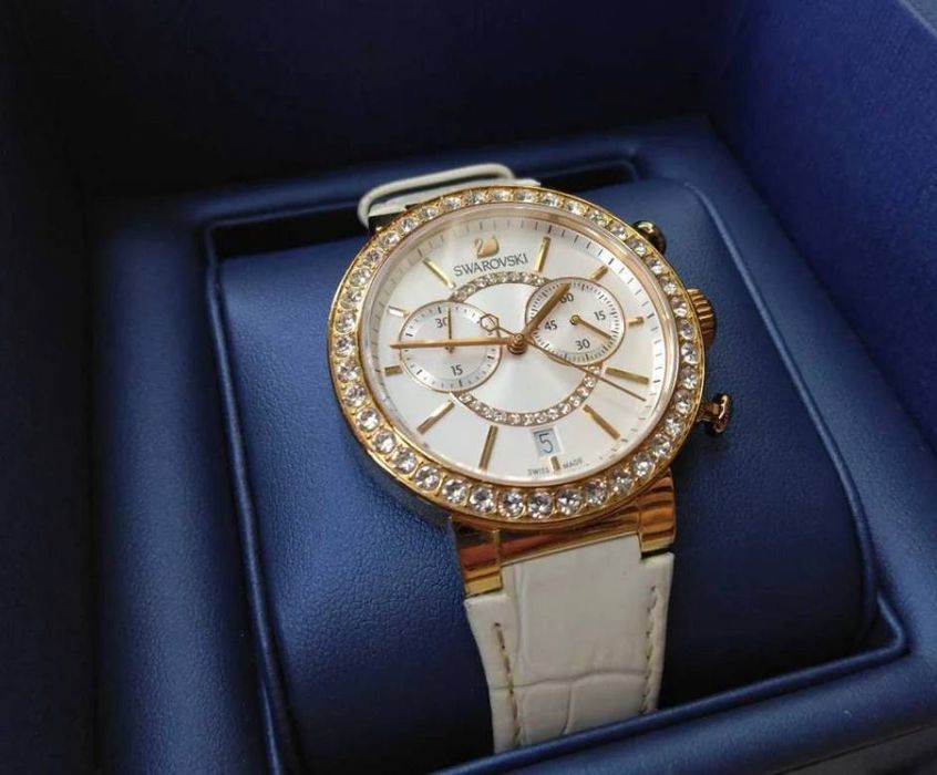 Продам Часы Swarovski