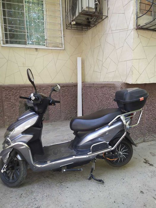 Skuter Scooter sotiladi