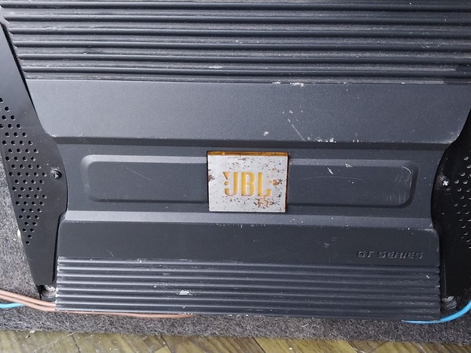 Vând swbufar auto JBL