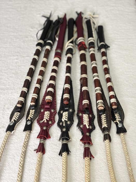 Қамшылар, қолдан жасалған