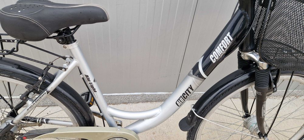 Дамски алуминиев велосипед COMFORT колело с кошница 28'