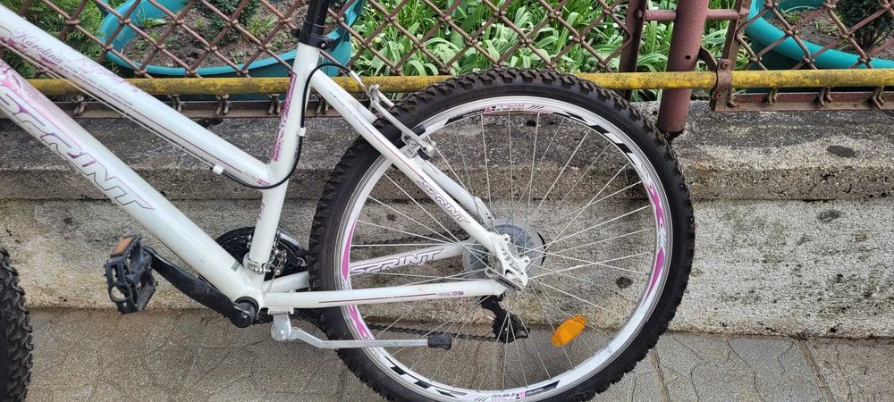 Vand doua biciclete dama  cu roti de 26 inci