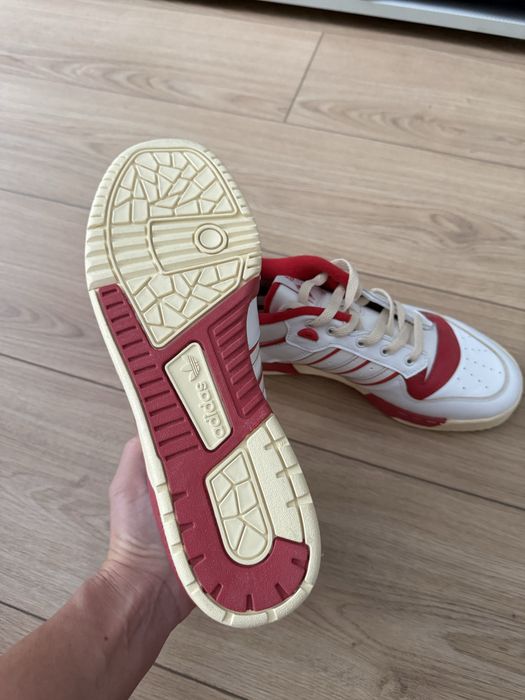 Adidași Adidas Rivalry