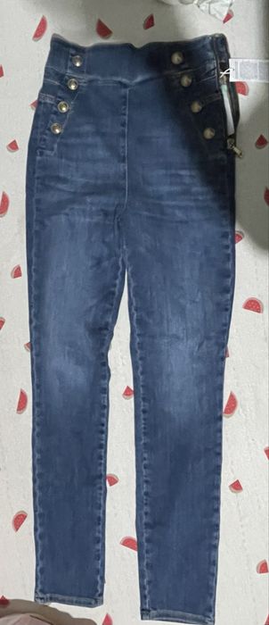 Чисто нови дънки Guess