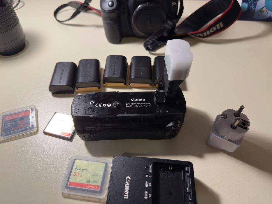 Canon 5D Mark II + батериен грип + 5 батерии, дистанционно и аксесоари