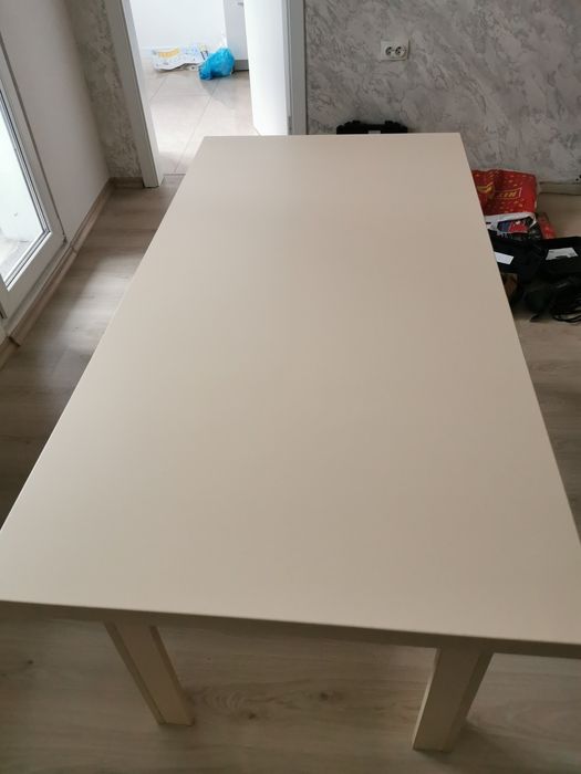 Трапезна маса поръчкова бежова