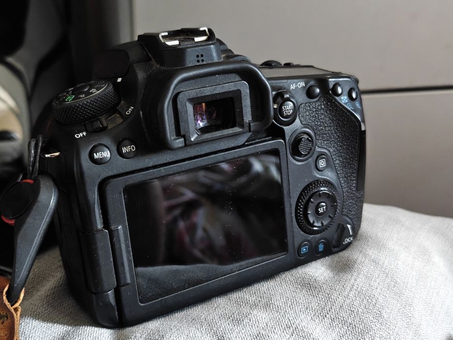 Canon EOS 90D + 18-135mm IS USM + 2 батерии | Отлично състояние